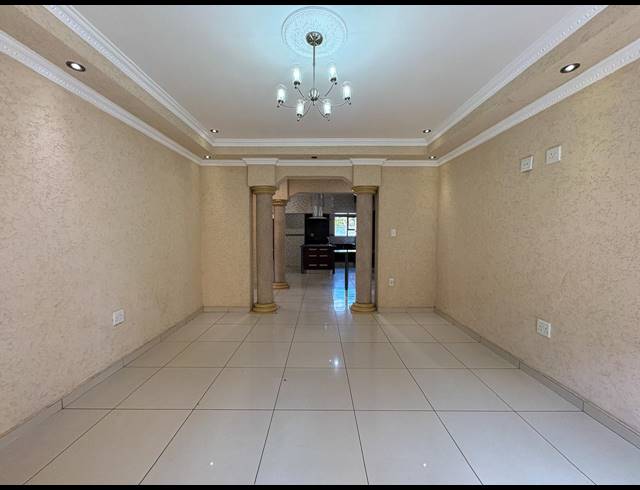 5 BEDROOM HOUSE FOR SALE IN HELDERWYK